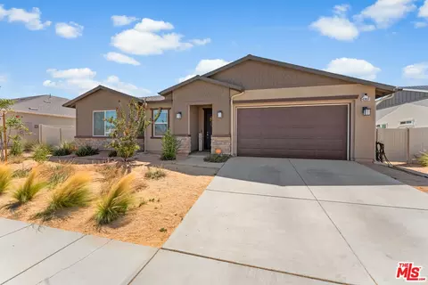 Exterior - 42831 Coronet Dr, Lancaster, CA 93536 photo 4 of 5