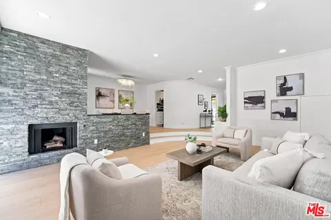 5243 Yarmouth Ave #31, Encino, CA 91316