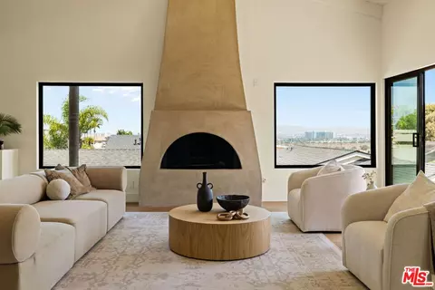 8140 Calabar Ave, Playa Del Rey, CA 90293