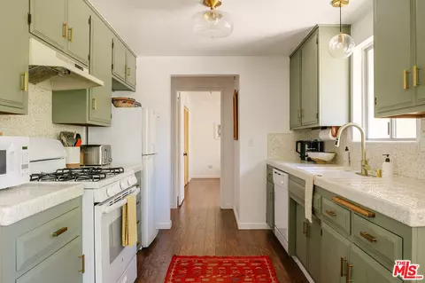 Kitchen - 56435 Carlyle Dr, Yucca Valley, CA 92284 photo 2 of 2