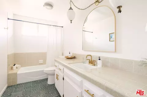 Bath - 56435 Carlyle Dr, Yucca Valley, CA 92284 photo 3 of 4