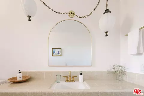 Bath - 56435 Carlyle Dr, Yucca Valley, CA 92284 photo 4 of 4
