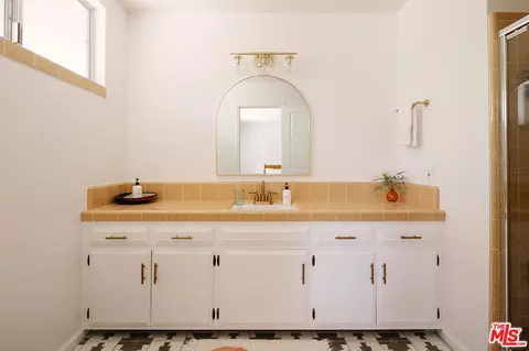 Bath - 56435 Carlyle Dr, Yucca Valley, CA 92284 photo 2 of 4