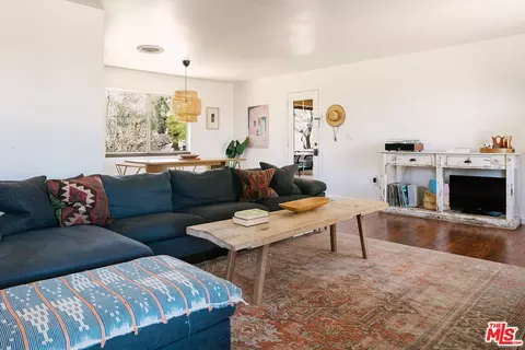 Living - 56435 Carlyle Dr, Yucca Valley, CA 92284 photo 2 of 3