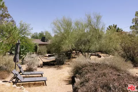 Exterior - 56435 Carlyle Dr, Yucca Valley, CA 92284 photo 5 of 17