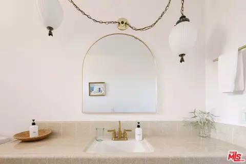 Bath - 56435 Carlyle Dr, Yucca Valley, CA 92284 photo 4 of 4