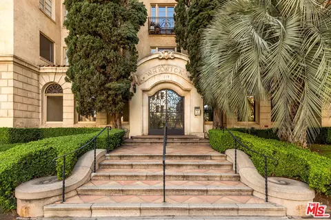 109 N Sycamore Ave #102, Los Angeles, CA 90036