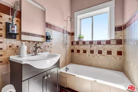 Bath - 325 W 3rd St #410, Long Beach, CA 90802 photo 1 of 3