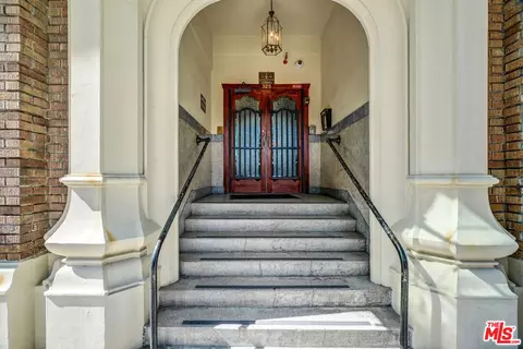 Entry Way - 325 W 3rd St #410, Long Beach, CA 90802 photo 5 of 5
