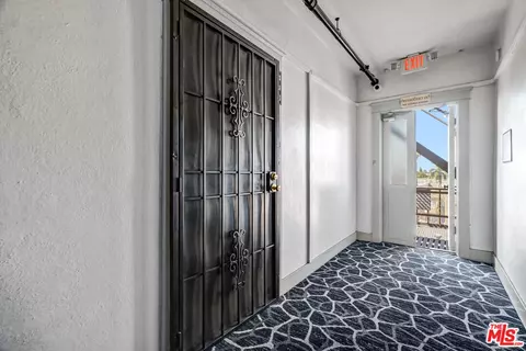 Entry Way - 325 W 3rd St #410, Long Beach, CA 90802 photo 3 of 5