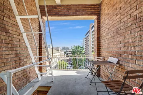Exterior - 325 W 3rd St #410, Long Beach, CA 90802 photo 1 of 1