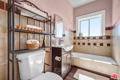 Bath - 325 W 3rd St #410, Long Beach, CA 90802 photo 2 of 3