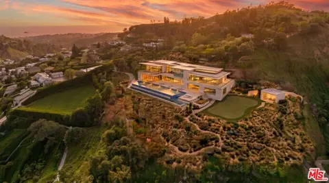 1680 Alta Mura Rd, Pacific Palisades, CA 90272
