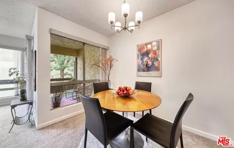 6250 Buckingham Pkwy #204, Culver City, CA 90230