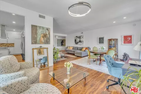 4949 Genesta Ave #215, Encino, CA 91316