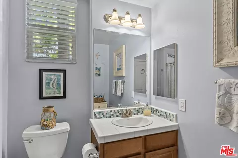 Bath - 1546 Windshore Way, Oxnard, CA 93035 photo 3 of 6