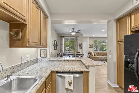Kitchen - 1546 Windshore Way, Oxnard, CA 93035 photo 6 of 6