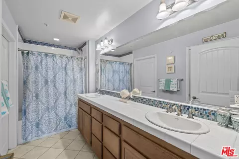Bath - 1546 Windshore Way, Oxnard, CA 93035 photo 4 of 6