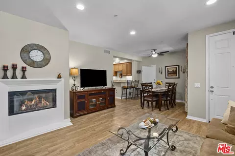 Living - 1546 Windshore Way, Oxnard, CA 93035 photo 2 of 2