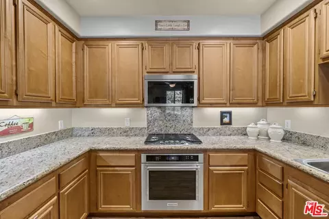 Kitchen - 1546 Windshore Way, Oxnard, CA 93035 photo 4 of 6