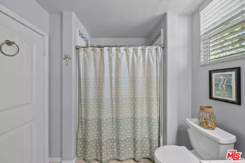 Bath - 1546 Windshore Way, Oxnard, CA 93035 photo 2 of 6