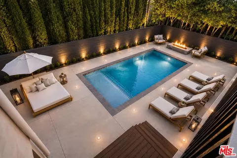 12518 W Sunset Blvd, Los Angeles, CA 90049