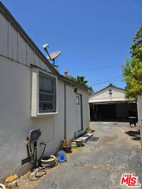 Exterior - 14137 Hamlin St, Van Nuys, CA 91401 photo 5 of 5