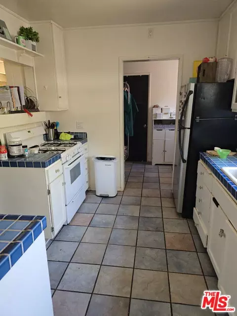 Kitchen - 14137 Hamlin St, Van Nuys, CA 91401 photo 1 of 1