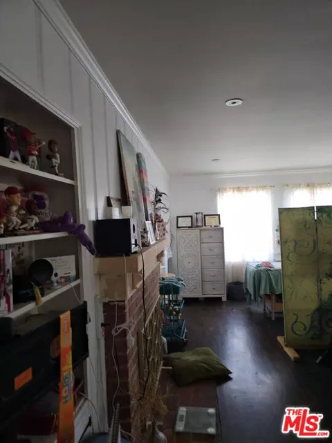 Entry Way - 14137 Hamlin St, Van Nuys, CA 91401 photo 1 of 3