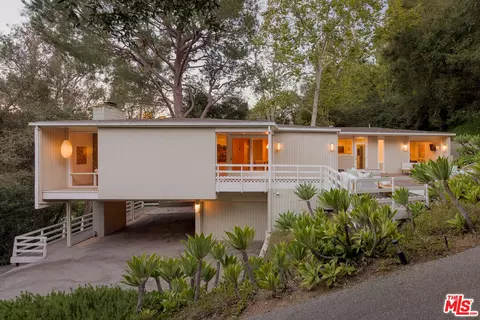 2275 Bowmont Dr, Beverly Hills, CA 90210