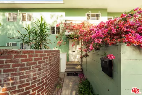 5589 Village Grn, Los Angeles, CA 90016