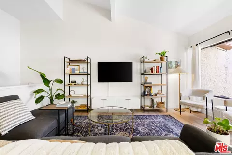 6241 Nita Ave, Woodland Hills, CA 91367