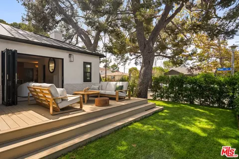 3002 18th St, Santa Monica, CA 90405