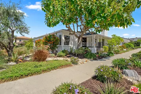 1477 Beverwil Dr, Los Angeles, CA 90035