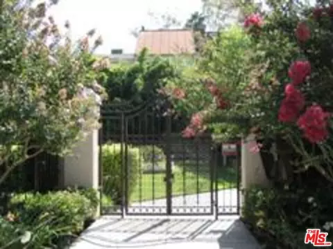 950 N Kings Rd #108, West Hollywood, CA 90069