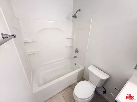 Bath - 191 E Marker St, Long Beach, CA 90805 photo 3 of 4