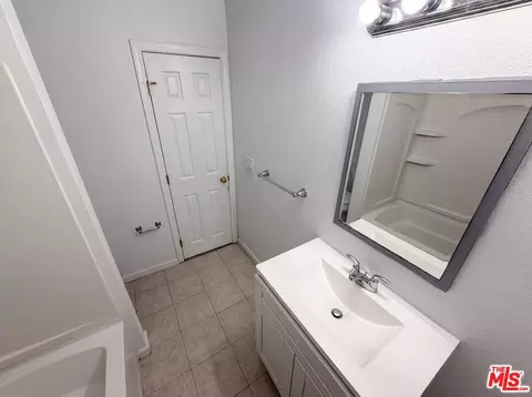 Bath - 191 E Marker St, Long Beach, CA 90805 photo 1 of 4