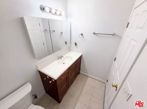 Bath - 191 E Marker St, Long Beach, CA 90805 photo 4 of 4