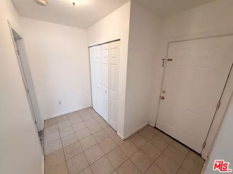 Entry Way - 191 E Marker St, Long Beach, CA 90805 photo 3 of 4