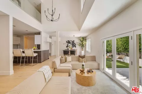 967 Hammond St #5, West Hollywood, CA 90069