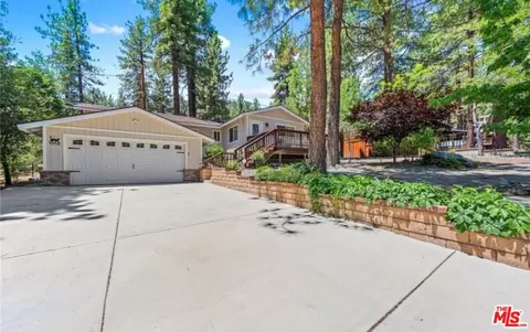 Exterior - 1713 Twin Lakes Rd, Wrightwood, CA 92397 photo 1 of 3