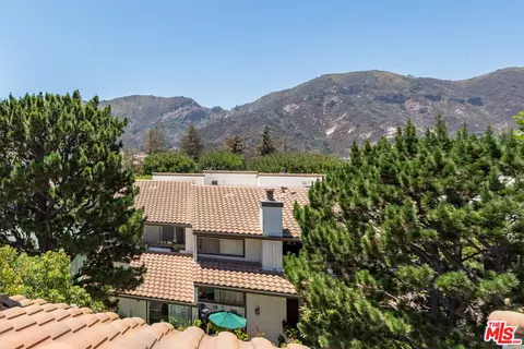 1674 Palisades Dr, Pacific Palisades, CA 90272