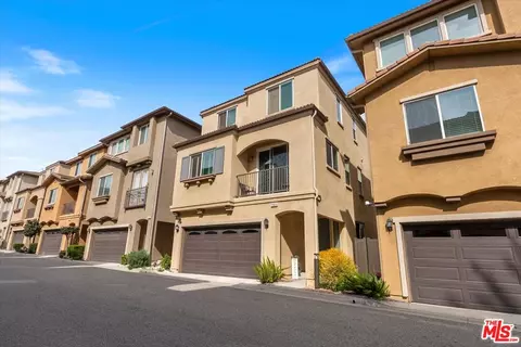 11926 Olive Glen Ln, Los Angeles, CA 90047