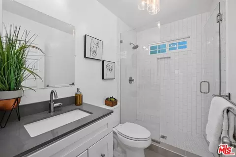 Bath - 7253 Yolanda Ave, Reseda, CA 91335 photo 1 of 4