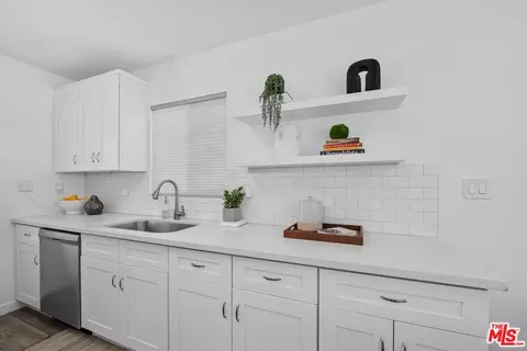 Kitchen - 7253 Yolanda Ave, Reseda, CA 91335 photo 4 of 5