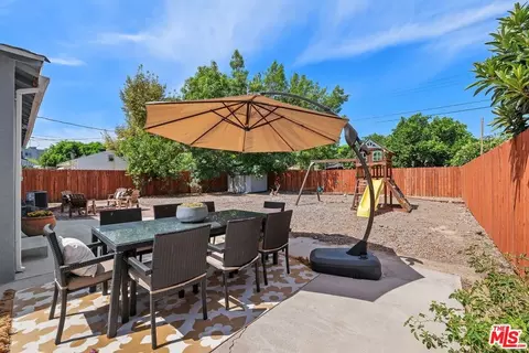 Exterior - 7253 Yolanda Ave, Reseda, CA 91335 photo 6 of 10