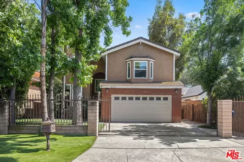 15232 Hartsook St, Sherman Oaks, CA 91403