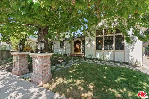 224 N Bowling Green Way, Los Angeles, CA 90049