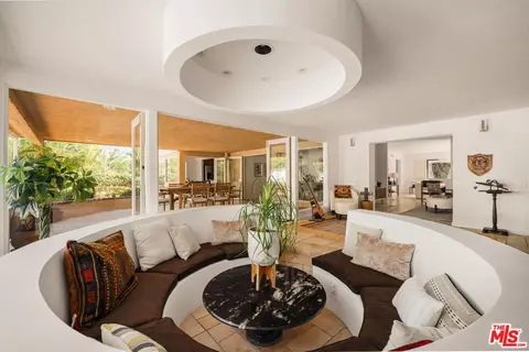 3543 Stone Canyon Ave, Sherman Oaks, CA 91403
