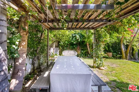 Exterior - 2904 Beach Ave, Venice, CA 90291 photo 5 of 6